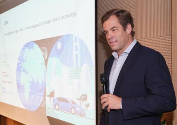 In this photo, taken on Sept. 21, 2017, and provided by Uber Technologies Inc., Brooks Entwistle, chief business officer for Uber Asia Pacific, delivers a media briefing on the US ride-sharing company's uberSHARE car pool service. (Yonhap)