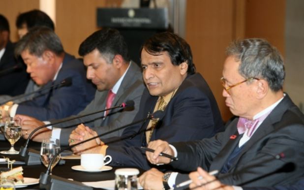 In this photo taken on Sept. 21, 2017, India's Commerce and Industry Minister Suresh Prabhu (2nd from right) delivers a keynote speech at a meeting with South Korean business leaders in southern Seoul. (Photo courtesy of the FKI) (Yonhap)