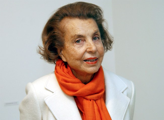 <YONHAP PHOTO-0418> epa06217989 (FILE) - French businesswoman Liliane Bettencourt in Krefeld, Germany, 13 June 2004 (reissued 21 September 2017). According to media reports, Bettencourt, the heiress of cosmetics giant L'Oreal and daughter of the company's founder, has died on 21 September 2017. Bettencourt was also considered the richest woman in the world, according to a Forbes rating. She was 94. EPA/HORST OSSINGER GERMANY OUT *** Local Caption *** 50081308/2017-09-22 01:47:22/ <저작권자 ⓒ 1980-2017 ㈜연합뉴스. 무단 전재 재배포 금지.>
<YONHAP PHOTO-0418> epa06217989 (FILE) - French businesswoman Liliane Bettencourt in Krefeld, Germany, 13 June 2004 (reissued 21 September 2017). According to media reports, Bettencourt, the heiress of cosmetics giant L'Oreal and daughter of the company's founder, has died on 21 September 2017. Bettencourt was also considered the richest woman in the world, according to a Forbes rating. She was 94. EPA/HORST OSSINGER GERMANY OUT *** Local Caption *** 50081308/2017-09-22 01:47:22/ <저작권자 ⓒ 1980-2017 ㈜연합뉴스. 무단 전재 재배포 금지.>