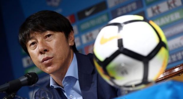 South Korean men's national football head coach Shin Tae-yong speaks at a press conference at the Korea Football Association headquarters in Seoul on Sept. 25, 2017, announcing his 23-man roster for upcoming friendly matches. (Yonhap)