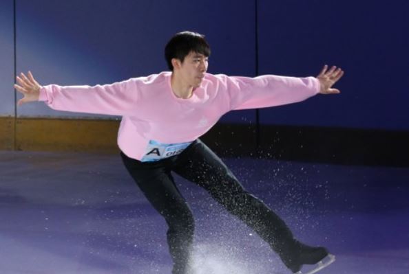 In this file photo taken Aug. 12, 2017, South Korean figure skater Lee June-hyoung performs during an ice show titled "Ice Festa of August in Gyeonggi" at Goyang Oulim Nuri Ice Rink in Goyang, Gyeonggi Province. (Yonhap)