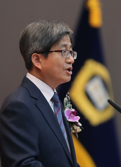 김명수 대법원장이 26일 오후 서울 서초동 대법원에서 취임사를 하고 있다. [사진제공=연합뉴스]