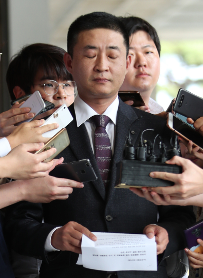 고 노무현 전 대통령의 장남 노건호 씨가 25일 서울 서초동 서울중앙지검 청사를 찾아 정진석 자유한국당 의원을 명예훼손 등의 혐의로 고소했다. [사진제공=연합뉴스]