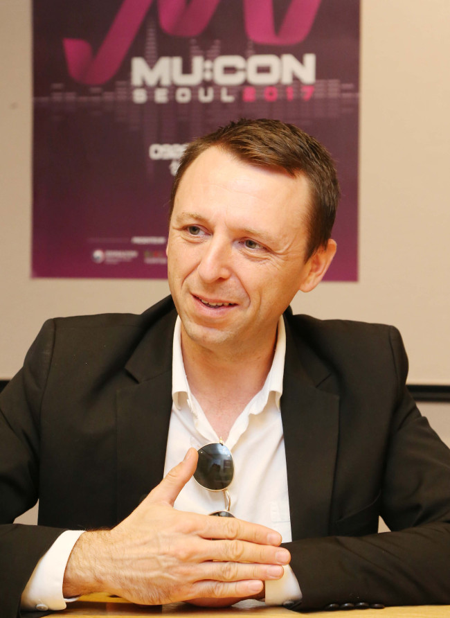 James Minor, a music director of South by Southwest festival, speaks during an interview with The Korea Herald in Seoul on Tuesday at MU:CON, an annual international music fair being held in Seoul from Tuesday to Thursday. (The Korea Creative Content Agency)
