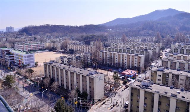 개포주공4단지는 지난달 주민 이주를 시작했다. 총 2840가구의 대규모 단지인 이곳은 신한ㆍKB국민ㆍ우리ㆍKEB하나 4개 은행이 1조3000억원에 달하는 이주비 대출을 실시하기로 했다.  [헤럴드경제DB]