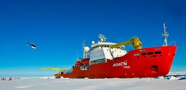 This photo, provided by the Korea Polar Research Institute on July 21, 2017, shows South Korea's icebreaker, Araon, conducting Arctic research. (Yonhap)
