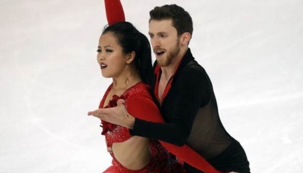 In this Associated Press photo, South Korean ice dancers Min Yu-ra (L) and Alexander Gamelin perform their short dance routine during the Nebelhorn Trophy in Oberstdorf, Germany, on Sept. 28, 2017. (Yonhap)