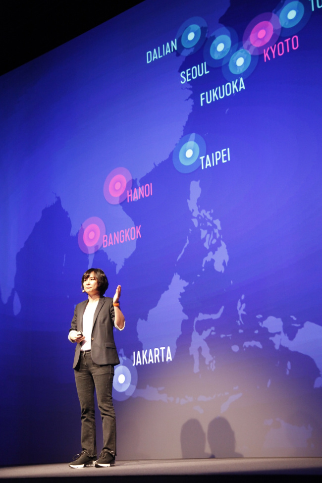 Line’s Chief Technology Officer and Senior Vice President Park Eui-vin speaks at Line Developer Day 2017 in Tokyo on Thursday. (Line Corporation)