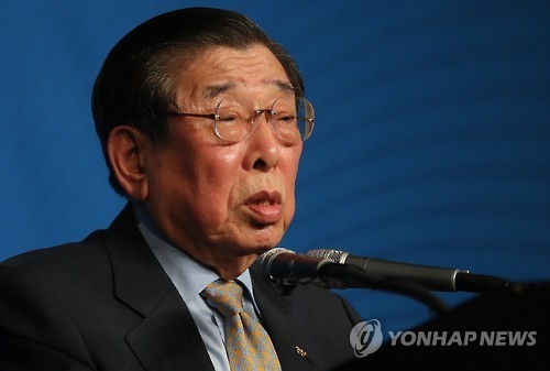 [사진제공=연합뉴스] 지난 2016년 11월29일 서울 중구 밀레니엄 서울힐튼 호텔에서 열린 ‘2016 대한민국 여성체육대상’ 시상식에서 축사하는 김운용 김운용스포츠위원회 위원장.