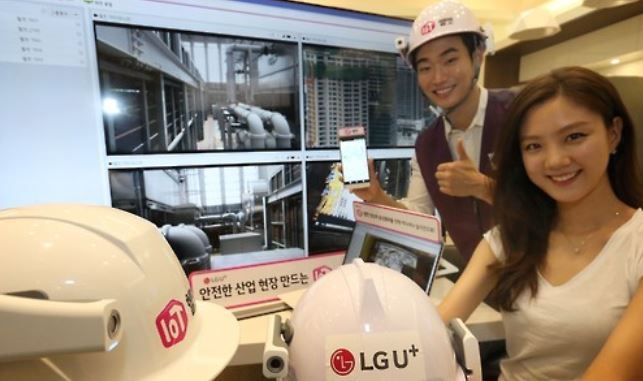 LG Uplus Corp.'s 'IoT' hard hat (Yonhap)
