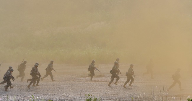 Marines conducts a drill at a training site near Pohang, NGyeongsang Province. Yonhap