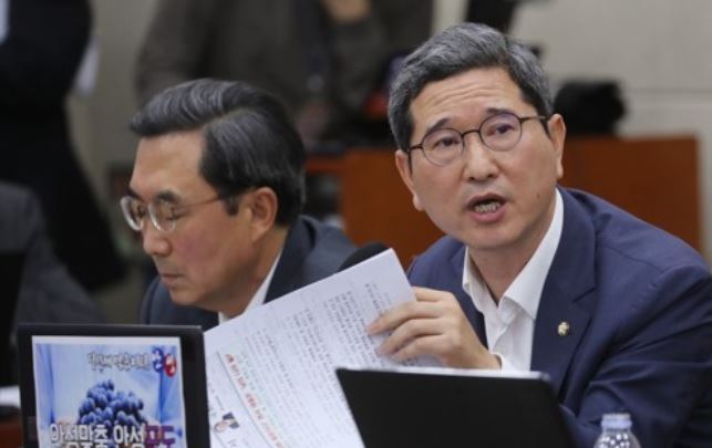 This photo, taken Aug. 31, 2017, shows Rep. Kim Hack-yong of the main opposition Liberty Korea Party, speaking during a parliamentary session at the National Assembly in Seoul. (Yonhap)