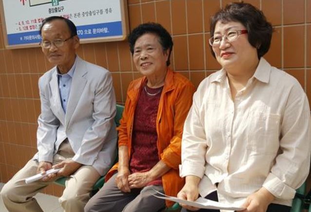Former fisherman Park Choon-hwan (L) (Yonhap)