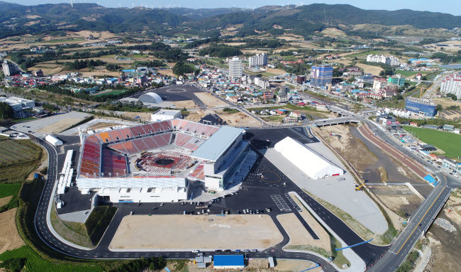 The stadium for the opening and closing ceremonies of the 2018 PyeongChang Winter Olympic Games is seen in this Sept. 29 photo. (Yonhap)