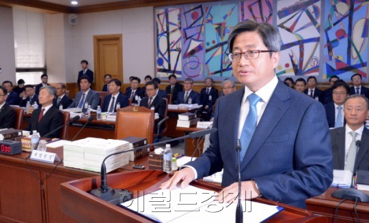 김명수 대법원장이 12일 열린 국회 법제사법위원회 국정감사에서 인사말을 하고 있다. [사진=정희조 기자 / checho@heraldcorp.com]
