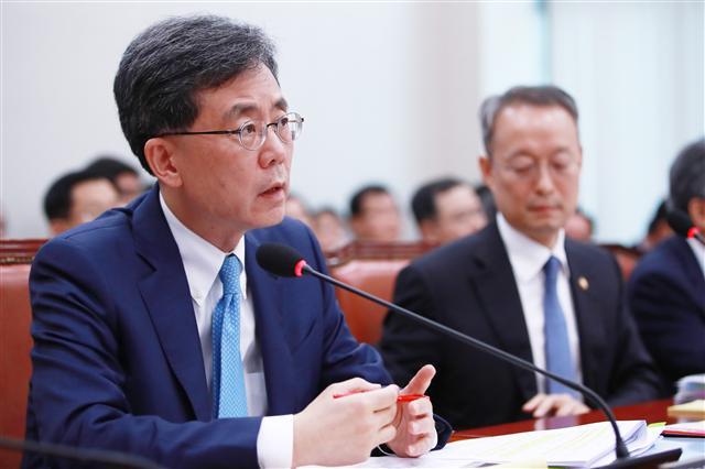 김현종 산업통상자원부 통상교섭본부장이 13일 오전 국회 산업통상자원중소벤처기업위원회 국정감사에 출석해 한미 FTA 관련 동향과 향후 계획에 대해 답변하고 있다. [연합뉴스]