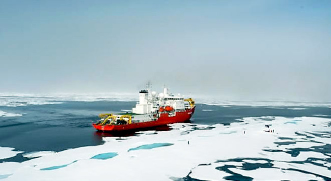 This undated file photo provided by the Korea Polar Research Institute shows South Korean research icebreaker Araon in the Arctic Ocean. (Yonhap)