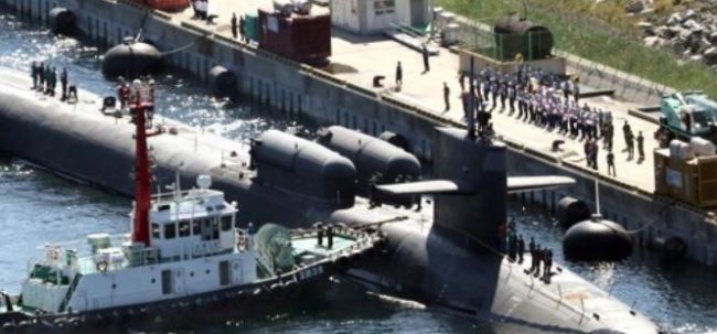 The USS Michigan, a nuclear-powered submarine, arrives at the port of Busan in South Korea. (Yonhap)