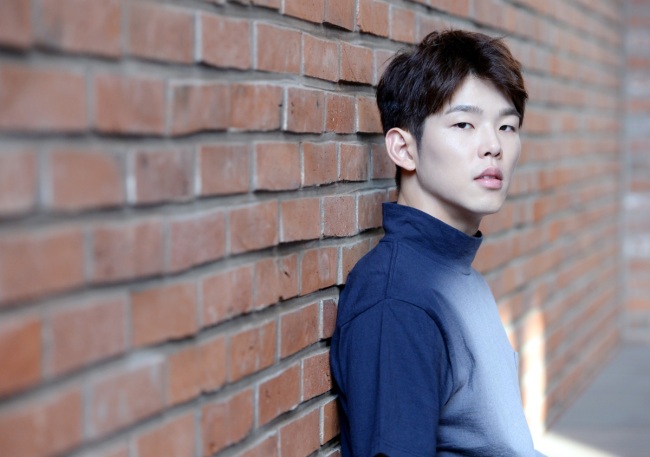 Singersong-writer Paul Kim poses during a recent interview with The Korea Herald in Seoul (Park Hyun-koo / Korea Herald)