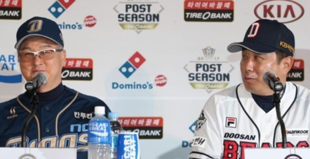 Doosan Bears' manager Kim Tae-hyung (R) looks at NC Dinos' manager Kim Kyung-moon as he answers a question during a media conference at Jamsil Stadium in Seoul on Oct. 16, 2017, the eve of the start of the clubs' Korea Baseball Organization postseason series. (Yonhap)