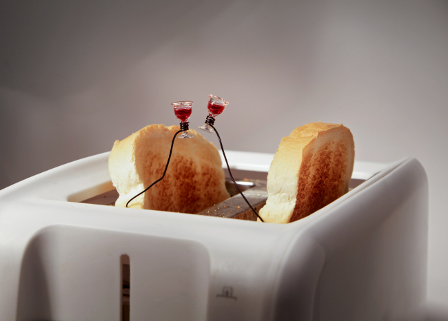 테리보더, 사랑의 건배 Toast Toasting in a Toaster [사진제공=사비나미술관]