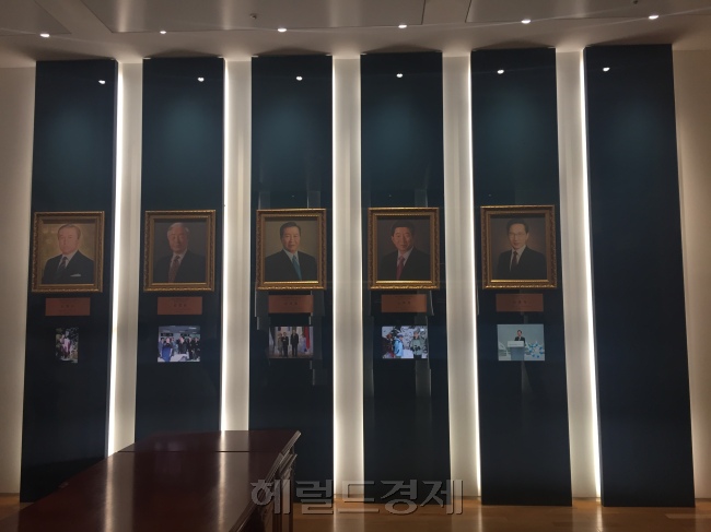 대한민국역사박물관 내 상설 전시관에 역대 대통령의 초상화가 전시되어 있는 모습. [사진=이현정 기자/rene@heraldcorp.com]