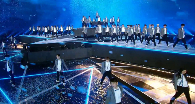 The 101 idol trainees perform the show‘s theme song “Pick Me” on Mnet’s “Produce 101 Season 2.” (Mnet)