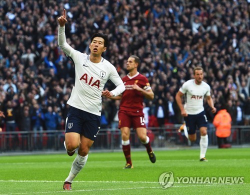 토트넘 손흥민이 23일(한국시간) 영국 런던 웸블리 스타디움에서 열린 리버풀과 2017-2018 9라운드 홈경기에서 골을 넣은 뒤 기뻐하고 있다. (사진=EPA-연합뉴스)