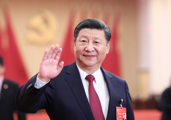 <YONHAP PHOTO-0236> (171025) -- BEIJING, Oct. 25, 2017 (Xinhua) -- Xi Jinping, general secretary of the Communist Party of China (CPC) Central Committee, who is also Chinese president and chairman of the Central Military Commission, meets with delegates, specially invited delegates and non-voting participants of the 19th CPC National Congress at the Great Hall of the People in Beijing, capital of China, Oct. 25, 2017. (Xinhua/Lan Hongguang) (wyl)/2017-10-26 00:36:08/ <저작권자 ⓒ 1980-2017 ㈜연합뉴스. 무단 전재 재배포 금지.>
<YONHAP PHOTO-0236> (171025) -- BEIJING, Oct. 25, 2017 (Xinhua) -- Xi Jinping, general secretary of the Communist Party of China (CPC) Central Committee, who is also Chinese president and chairman of the Central Military Commission, meets with delegates, specially invited delegates and non-voting participants of the 19th CPC National Congress at the Great Hall of the People in Beijing, capital of China, Oct. 25, 2017. (Xinhua/Lan Hongguang) (wyl)/2017-10-26 00:36:08/ <저작권자 ⓒ 1980-2017 ㈜연합뉴스. 무단 전재 재배포 금지.>