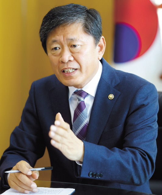 대담  :  황해창 정책섹션 에디터