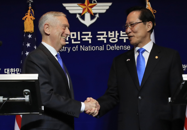US Defense Secretary Jim Mattis and his South Korean counterpart Song Young-moo. Yonhap