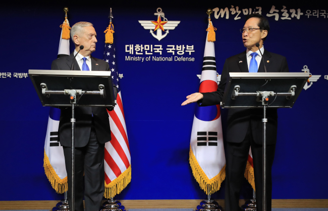 This photo, taken Oct. 28, 2017, shows South Korean Defense Minister Song Young-moo (R) and U.S. Defense Secretary James Mattis hosting a joint press conference following their annual Security Consultative Meeting at Seoul's defense ministry building. (Yonhap)