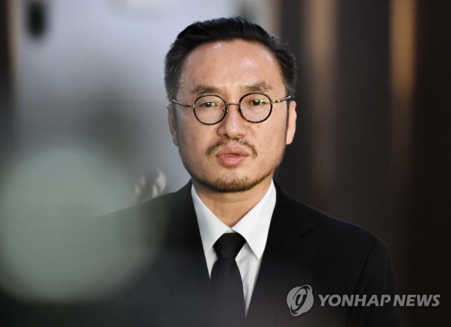 31일 서울 송파구 풍납동 서울아산병원 장례식장에서 김석준 나무엑터스 상무가 배우 故 김주혁 사망과 관련 브리핑을 하고 있다. (사진=연합뉴스)