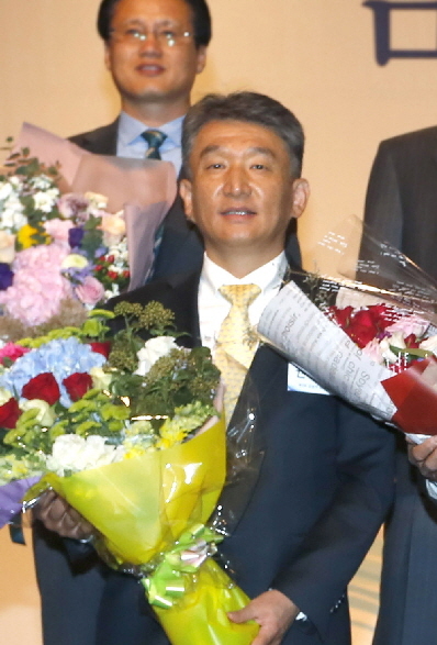 동원제일저축은행 권경진 대표이사가 금융 부문 혁신 공로로 국무총리 표창을 받았다.