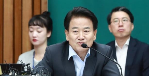 This photo, taken on Sept. 21, 2017, shows Chung Dong-young of the minor opposition People's Party speaking during a party meeting at the National Assembly in Seoul. (Yonhap)