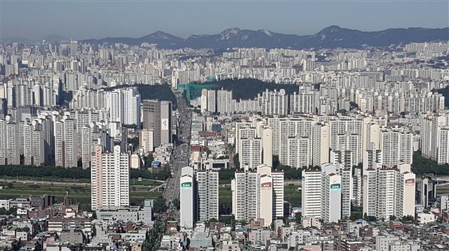 전세가율의 하락으로 갭투자자들의 수익성에 적색경보등이 켜졌다. 사진은 중랑구의 한 아파트 단지 모습. [헤럴드DB]