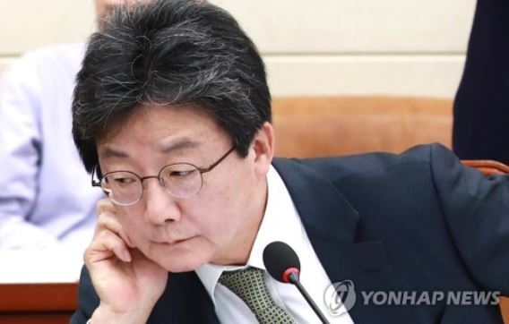 This photo, taken Oct. 30, 2017, shows Rep. Yoo Seong-min of the minor opposition Bareun Party attending a parliamentary audit of the government at the National Assembly in Seoul. (Yonhap)