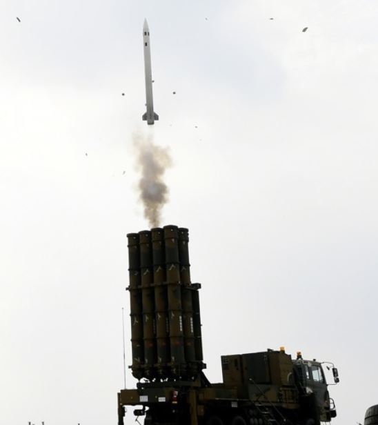 A Cheongung anti-aircraft guided missile is fired during a live-fire contest held at a local range on Nov. 2, 2017, in this photo provided by the Air Force. (Yonhap)