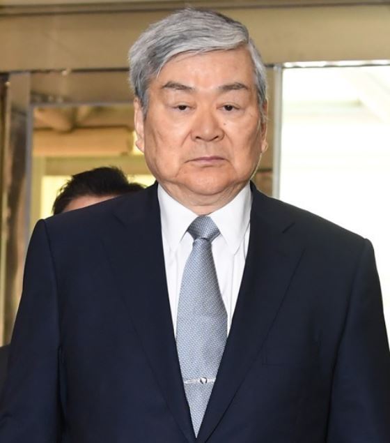 Hanjin Group Chairman Cho Yang-ho enters the National Police Agency to be questioned by police over alleged fund misappropriation on Sept. 19, 2017. (Yonhap)