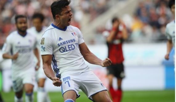 In this file photo taken on Oct. 21, Suwon Samsung Bluewings striker Johnathan Aparecido da Silva celebrates after scoring a goal against FC Seoul in the K League Classic match at Seoul World Cup Stadium in Seoul. (Yonhap)