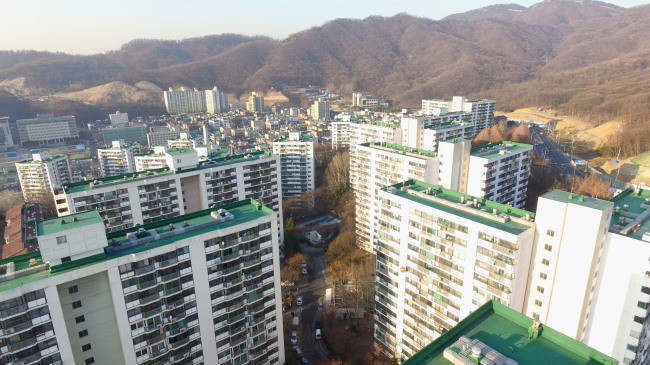 [사진=성남시 중원구 은행주공아파트 전경]
[사진=성남시 중원구 은행주공아파트 전경]