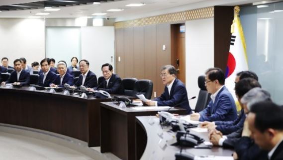 This file photo released by Cheong Wa Dae on July 29, 2017, shows President Moon Jae-in (C) presiding over an emergency meeting of the National Security Council. (Yonhap)