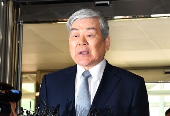 This photo, taken on Sept. 19, 2017, shows Hanjin Group Chairman Cho Yang-ho appearing at a police station in Seoul for questioning. (Yonhap)