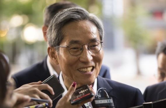 This photo, taken on Sept. 15, 2017, shows KB Financial Group Inc. Chairman Yoon Jong-kyoo speaking to the media. (Yonhap)