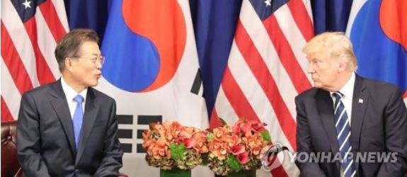This file photo, taken Sept. 22, 2017, shows South Korean President Moon Jae-in (L) and US President Donald Trump speaking in their bilateral summit held on the sidelines of the United Nations General Assembly in New York. (Yonhap)