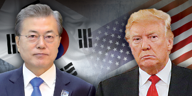 도널드 트럼프 미국 대통령이 다음달 7일 청와대에서 문재인 대통령과 양자 정상회담을 하는 데 이어 국회에서 연설한다. 미 대통령의 한국 국회 연설은 1993년 빌 클린턴 당시 대통령 이후 24년 만이다. 미국 대통령의 첫 국회 연설은 1960년 드와이트 아이젠하워 대통령이 했으며, 조지 부시 미국 대통령은 재임 중 두 차례 국회연설에 나섰다. 미국 대통령의 마지막 우리 국회 연설은 24년 전인 1993년 빌 클린턴 대통령이 했다. 사진 왼쪽부터 1989.2.27 조지 부시 대통령, 뒤는 김재순 국회의장, 1992.1.6 조지 부시 대통령. 뒤는 박준규 국회의장. 1993.7.10 빌 클린턴 대통령. 뒤는 이만섭 국회의장.   [사진=연합뉴스]