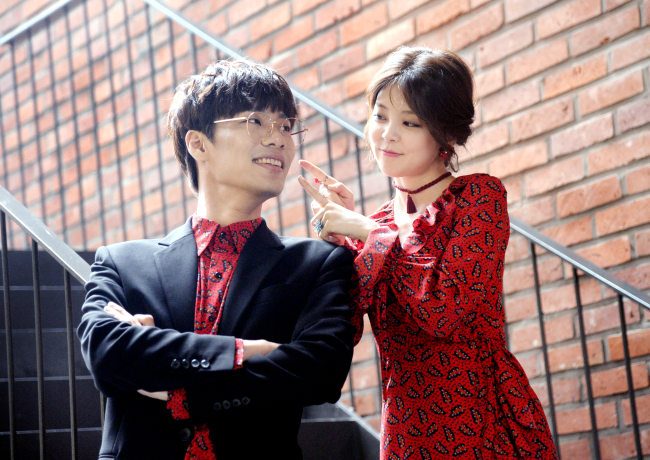 Heyne and Minsoo pose before a recent interview with The Korea Herald in Seoul. (Park Hyun-koo / The Korea Herald)