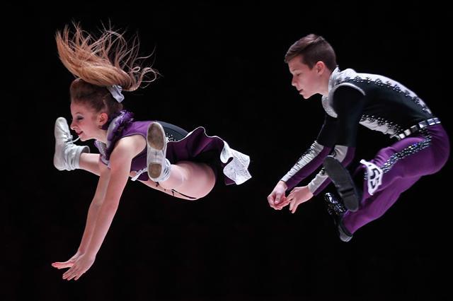<YONHAP PHOTO-0968> KAZAN, RUSSIA - NOVEMBER 4, 2017: Young couple competes in Rock'n'Roll & Co, an all-Russian acrobatic rock'n'roll competition. Yegor Aleyev/TASS/2017-11-07 05:40:49/ <저작권자 ⓒ 1980-2017 ㈜연합뉴스. 무단 전재 재배포 금지.>