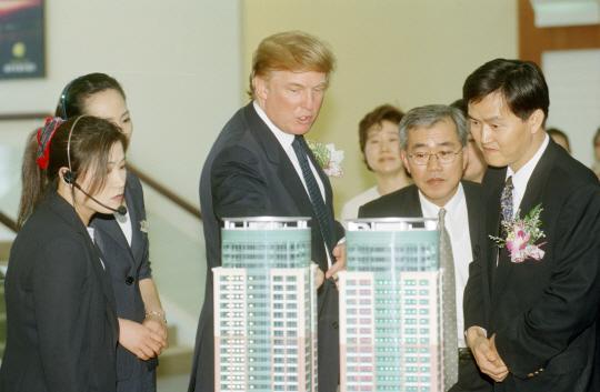 1998년 대우 트럼프 1차 분양현장을 찾은 트럼프 미국 대통령의 모습.
