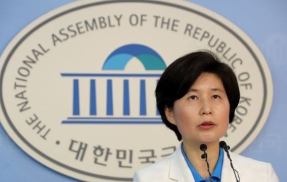 This photo, taken on Sept. 24, 2017, shows Back Hye-ryun, the spokeswoman for the ruling Democratic Party, speaking during a press conference at the National Assembly in Seoul. (Yonhap)